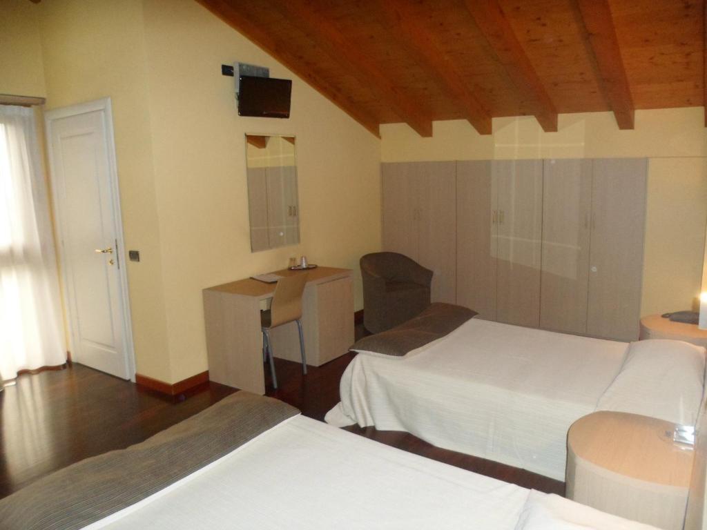 Hotel Fontana Santa Grumello del Monte Room photo